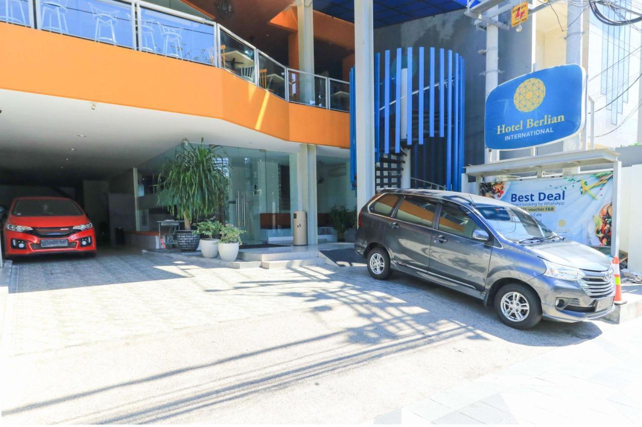 Hotel Berlian International Surabaya Esterno foto